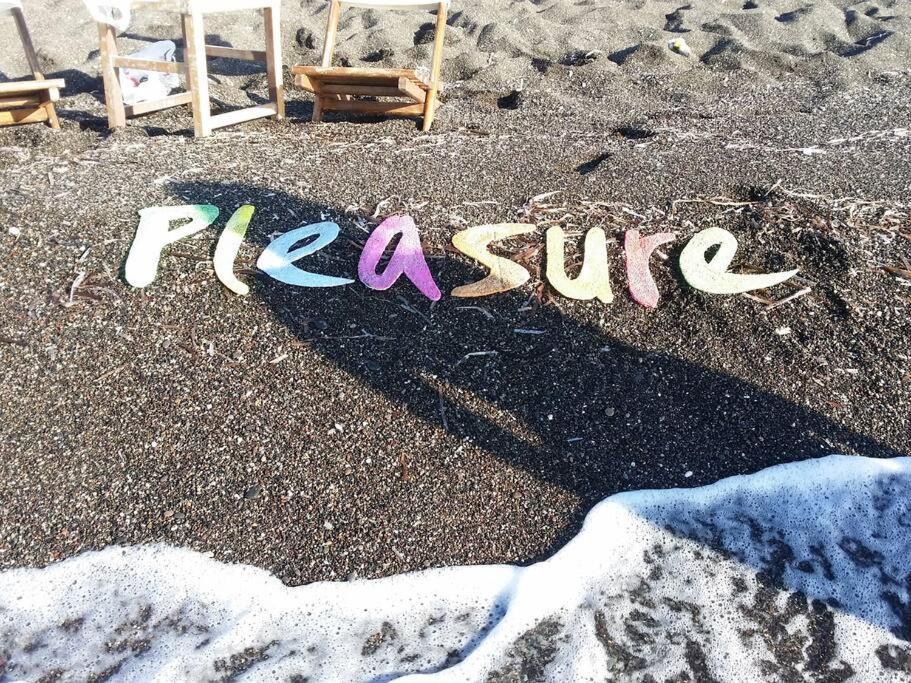 Pleasure Black Beach Períssa Extérieur photo